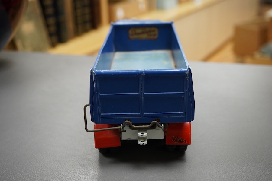 A Shackleton clockwork Foden FG 6-wheel tipper lorry, in blue with red mud guards